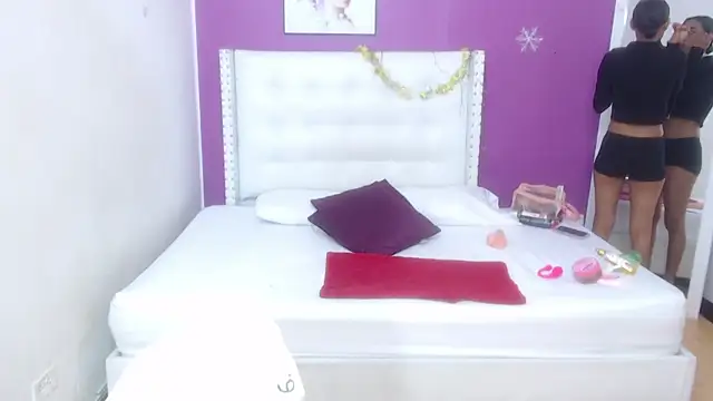 Snapshot of tiny_sarah1 chatting on March 18, 8:59 pm tiny sarah1 online show from March 18, 8:59 pm