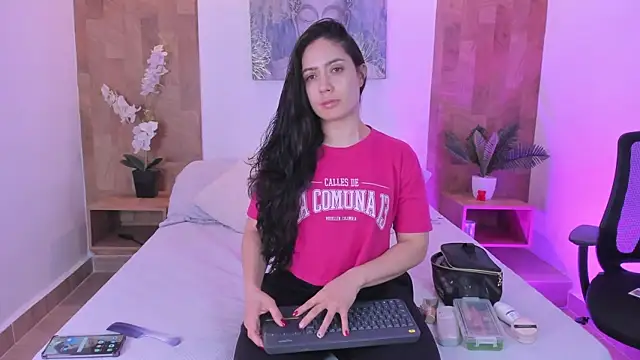 isabella winkler online show from June 18, 11:03 am