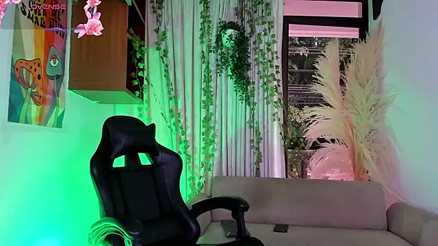 SarahLynn7 online show from March 27, 5:23 pm