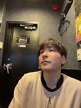 Snapshot of waka3232 chatting on June 7, 1:04 pm waka3232 online show from June 7, 1:04 pm
