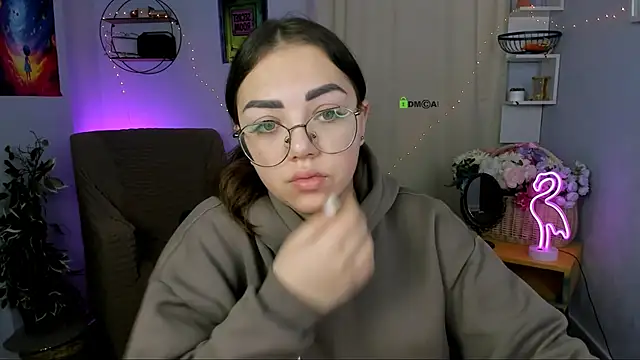 Snapshot of kiki_swan chatting on January 19, 6:50 am kiki swan online show from January 19, 6:50 am