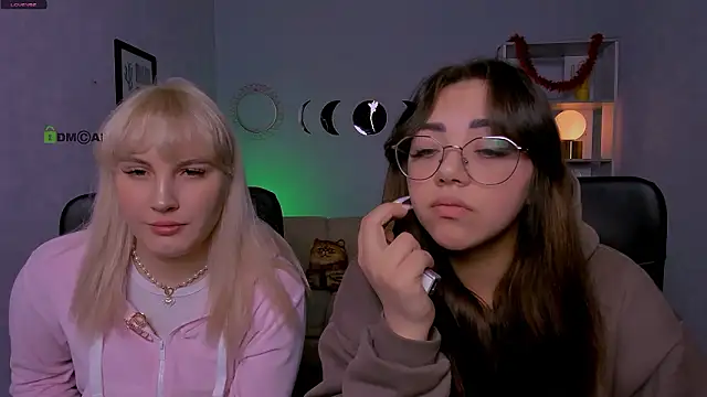 Snapshot of kiki_swan chatting on February 2, 7:18 am kiki swan online show from February 2, 7:18 am