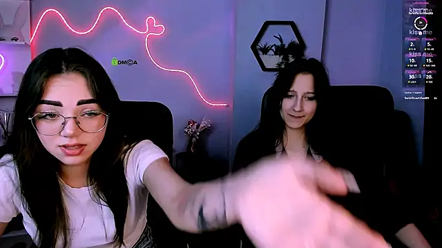 Snapshot of kiki_swan chatting on February 3, 8:36 pm kiki swan online show from February 3, 8:36 pm