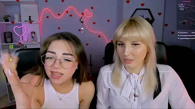 Snapshot of kiki_swan chatting on April 15, 8:20 pm kiki swan online show from April 15, 8:20 pm