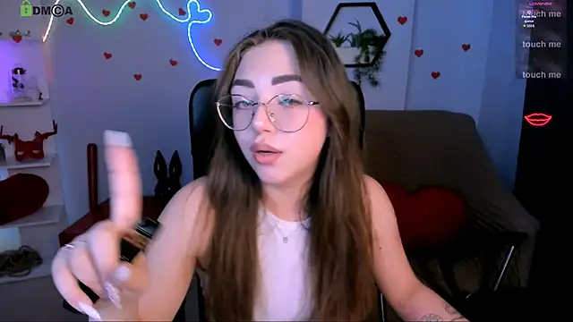 Snapshot of kiki_swan chatting on May 1, 9:47 am kiki swan online show from May 1, 9:47 am