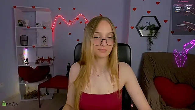 Snapshot of kiki_swan chatting on May 19, 8:37 pm kiki swan online show from May 19, 8:37 pm
