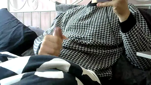 Italianmonsterd online show from November 2, 8:39 am