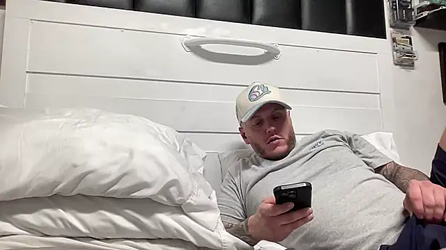 Snapshot of Thegreatwhitepipe chatting on September 12, 10:04 am Thegreatwhitepipe online show from September 12, 10:04 am