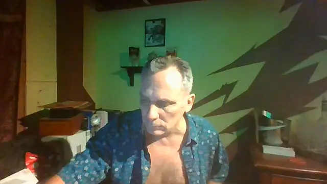 Snapshot of HunkofRock chatting on July 1, 2:02 am HunkofRock online show from July 1, 2:02 am