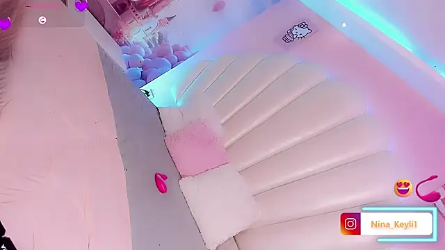 Snapshot of Nina_Keyli chatting on February 19, 8:05 pm Nina Keyli online show from February 19, 8:05 pm