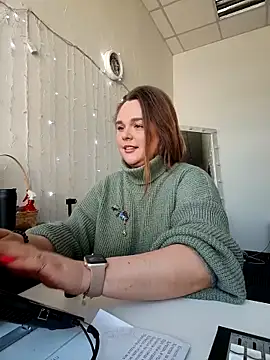 Juicy PeachLux online show from April 13, 9:15 am