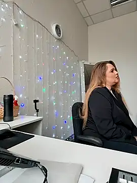 Juicy PeachLux online show from April 19, 8:02 am