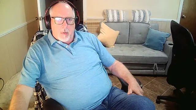 superbearboss online show from April 14, 6:25 pm