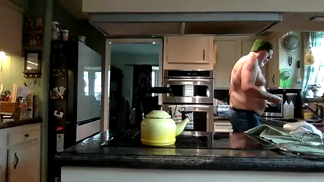 superbearboss online show from April 20, 4:32 pm