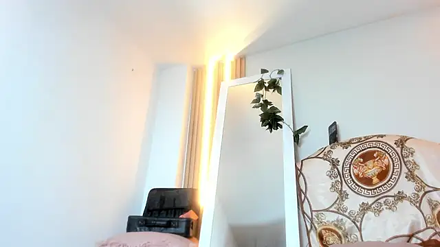 Alexa Bravva online show from April 7, 4:24 am