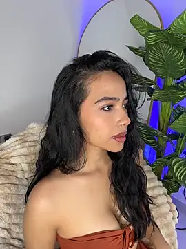  Emily Thompson  online show from June 17, 2:25 am