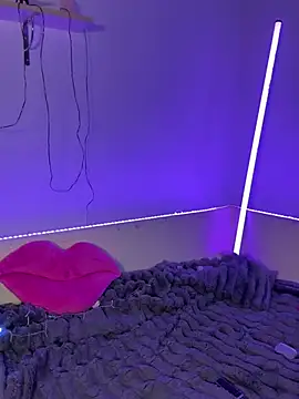 MiraLuccian online show from February 12, 3:40 pm