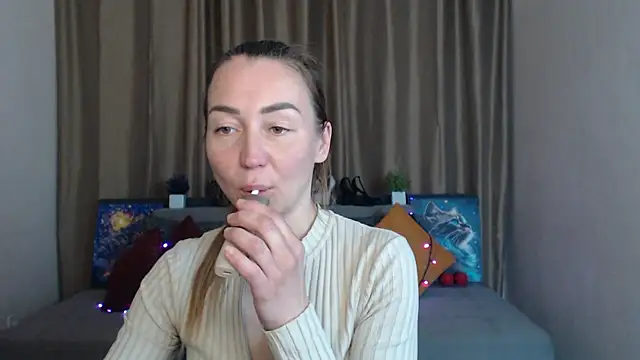 Kiss julli88I online show from March 18, 9:32 pm