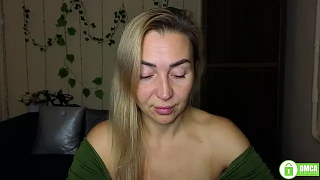 Kiss julli88I online show from November 11, 6:30 pm