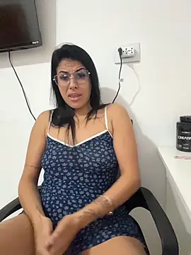 Snapshot of jheicylli chatting on April 25, 1:41 pm jheicylli online show from April 25, 1:41 pm