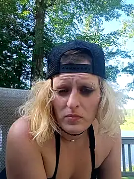 Snapshot of KITTYBOOBOOFUXX chatting on July 13, 9:39 pm KITTYBOOBOOFUXX online show from July 13, 9:39 pm