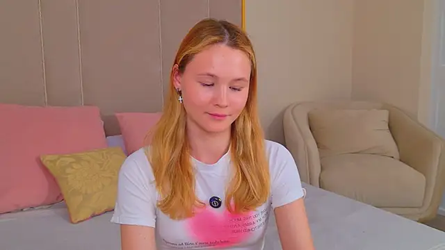Snapshot of AmeliRoyse chatting on June 4, 5:08 pm AmeliRoyse online show from June 4, 5:08 pm