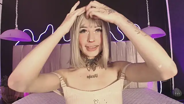 Zhally Dee online show from March 3, 7:42 pm