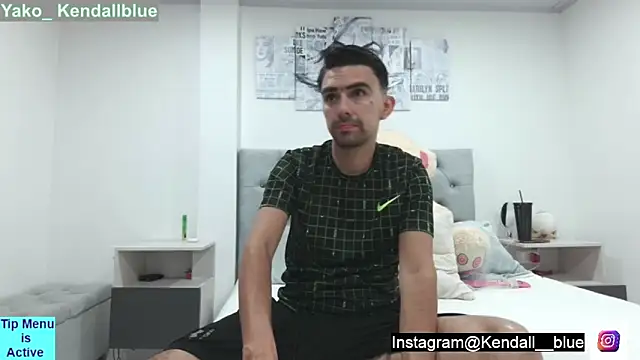 Snapshot of kendallblue_ chatting on September 28, 11:32 pm kendallblue online show from September 28, 11:32 pm