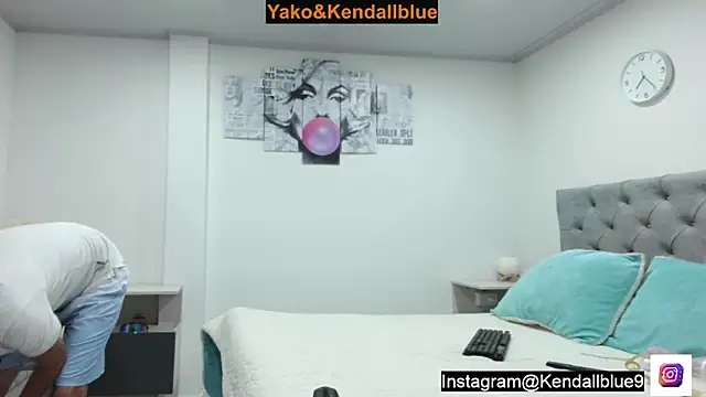 Snapshot of kendallblue_ chatting on October 20, 12:22 am kendallblue online show from October 20, 12:22 am