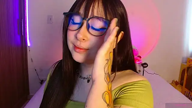 Snapshot of Oliviargf chatting on April 28, 2:33 pm Oliviargf online show from April 28, 2:33 pm