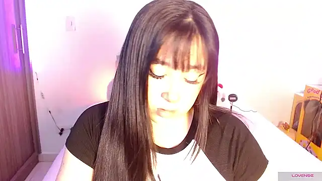 Snapshot of Oliviargf chatting on May 2, 1:16 pm Oliviargf online show from May 2, 1:16 pm