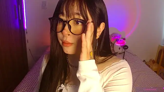 Oliviargf online show from June 14, 2:30 pm