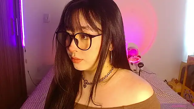 Oliviargf online show from June 16, 1:14 pm
