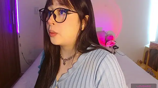 Oliviargf online show from June 24, 1:43 pm