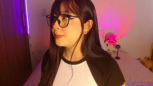 Oliviargf online show from August 3, 1:27 pm