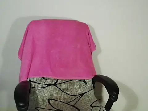 Snapshot of Hannah_Kiim chatting on March 1, 9:50 pm Hannah Kiim online show from March 1, 9:50 pm