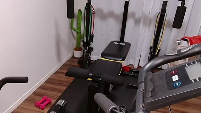 Stretch-man online show from April 15, 7:10 pm