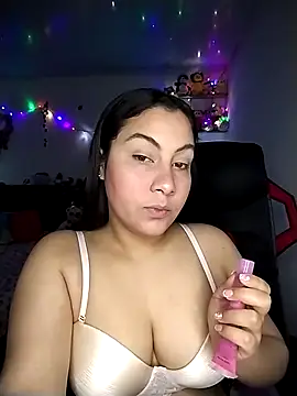 esmeralda jadees online show from January 16, 8:35 pm