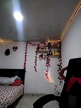 esmeralda jadees online show from April 15, 7:21 pm