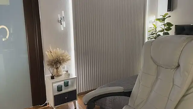 OhMyEmma online show from March 27, 1:33 am