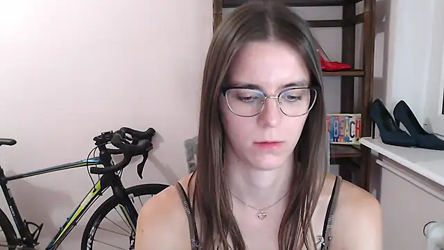 love megi online show from April 12, 6:35 pm