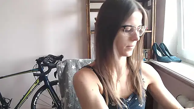 Snapshot of love_megi chatting on June 2, 1:24 pm love megi online show from June 2, 1:24 pm