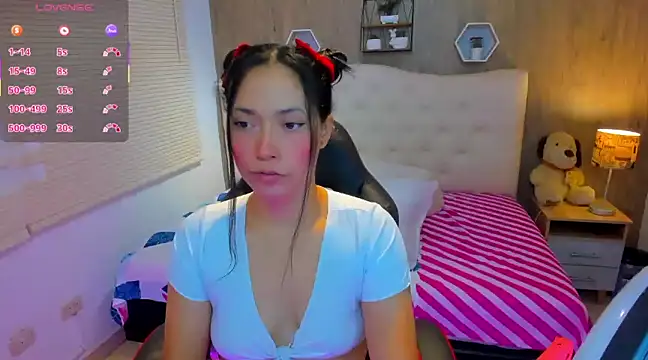  LiilyWong online show from March 19, 4:57 am