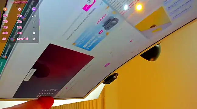  LiilyWong online show from March 22, 8:40 am