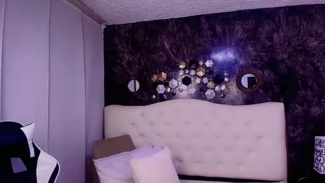  LiilyWong online show from September 27, 12:04 am