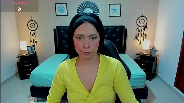  LiilyWong online show from October 7, 7:05 am