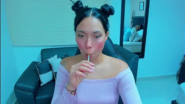  LiilyWong online show from October 11, 5:17 am