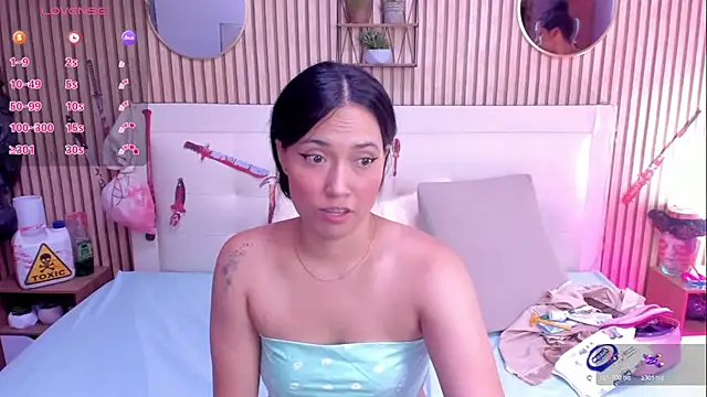  LiilyWong online show from October 23, 3:22 pm