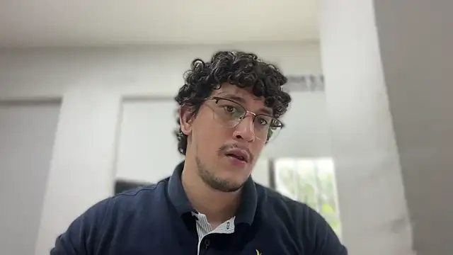 chicoinhibido online show from December 19, 8:05 pm