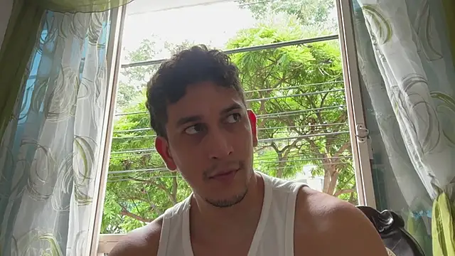 Snapshot of chicoinhibido chatting on April 1, 5:21 pm chicoinhibido online show from April 1, 5:21 pm